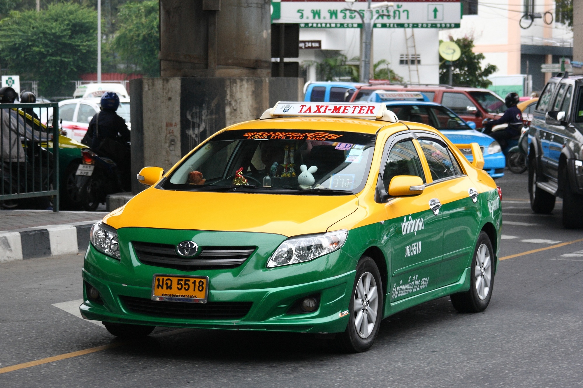 Book taxi with taxi meter in bangkok